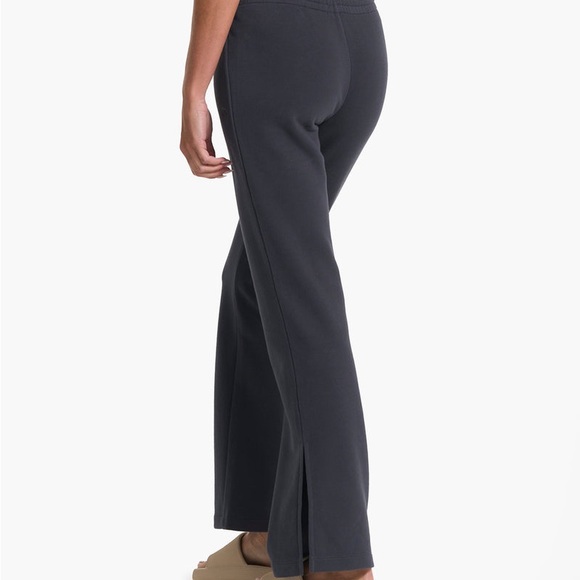Like new vuori sweatpants in the style Sedona wide leg pants. - Picture 6 of 16